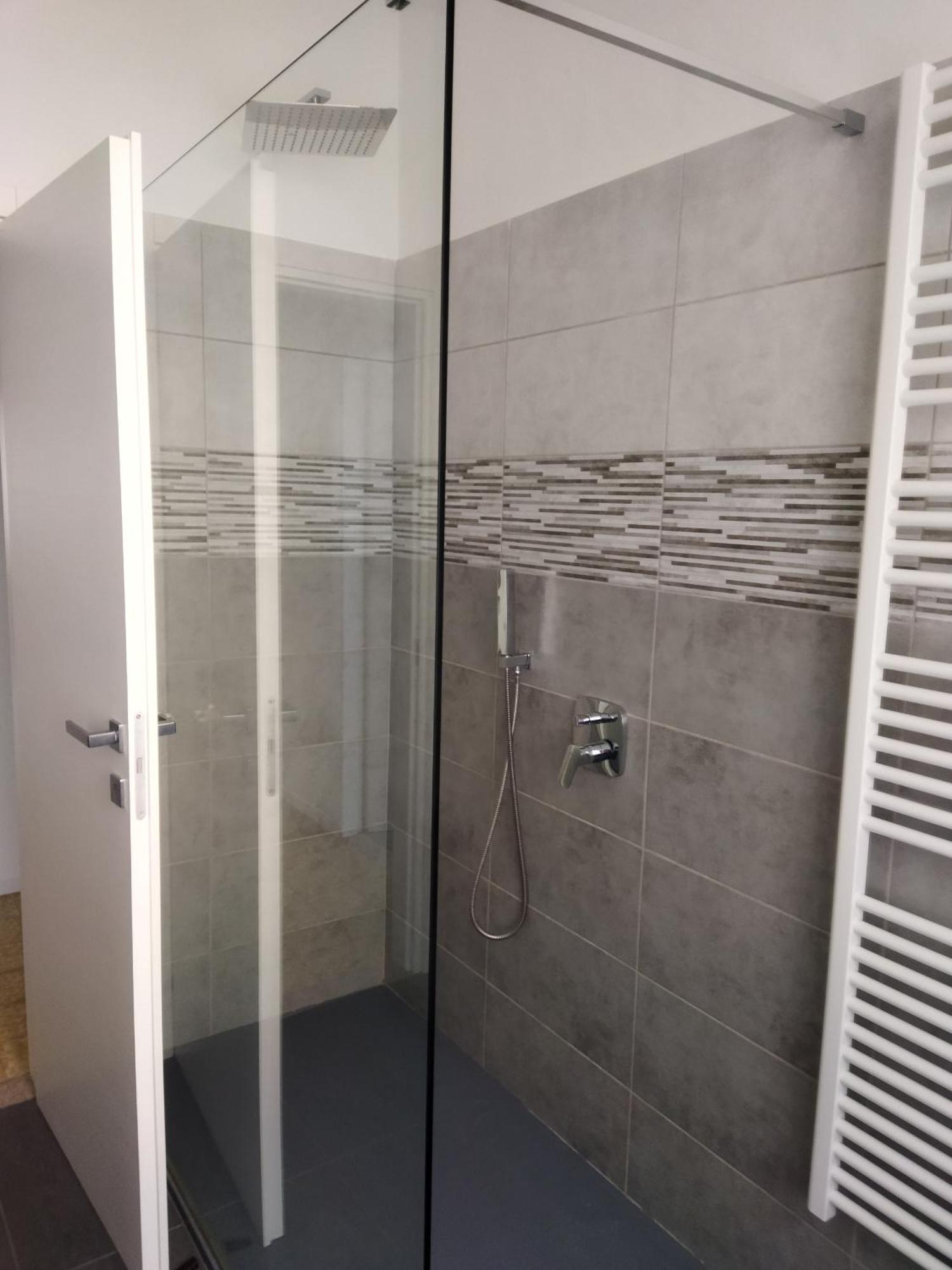 Rose Garden House Wi-Fi Apartment Riva del Garda Bagian luar foto