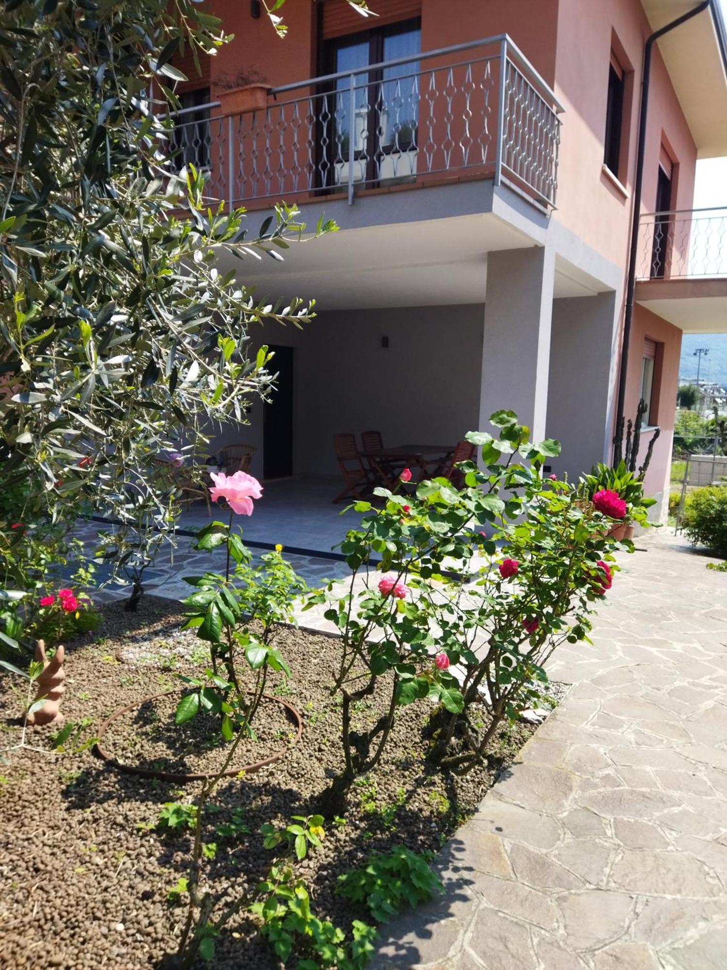 Rose Garden House Wi-Fi Apartment Riva del Garda Bagian luar foto